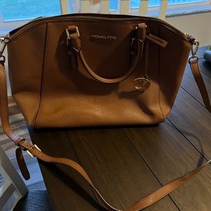 Micheal Kors crossbody purse